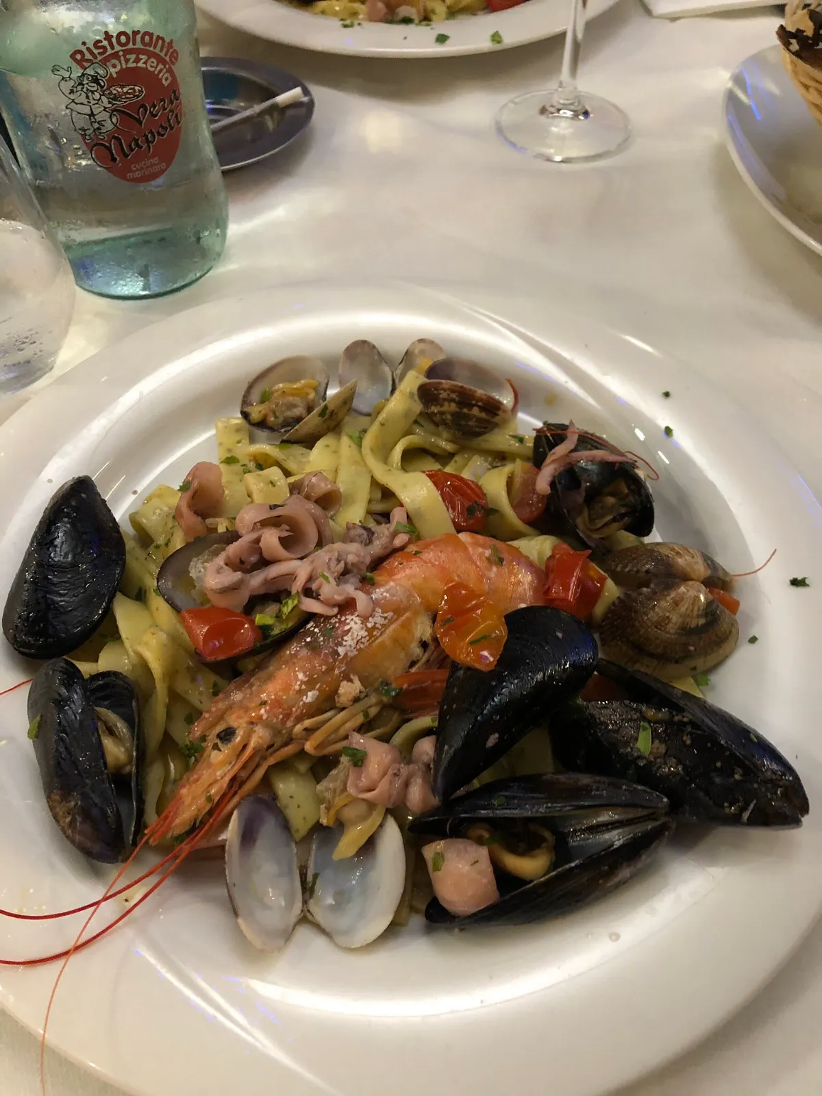 Scialatielli allo scoglio con gamberi, cozze, vongole e calamari